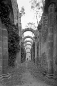 Kirchenruine, südliches Seitenschiff, 1960er Jahre (Glasnegativ im Archiv des Freundeskreises)