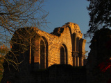 Kirchenruine im Abendlicht