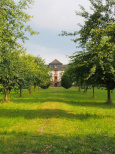 Blick auf das Gartenhaus