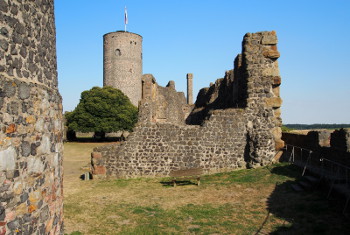Burg Münzenberg, Stammburg der Stifter des Klosters Arnsburg, Blick auf den östlichen Turm